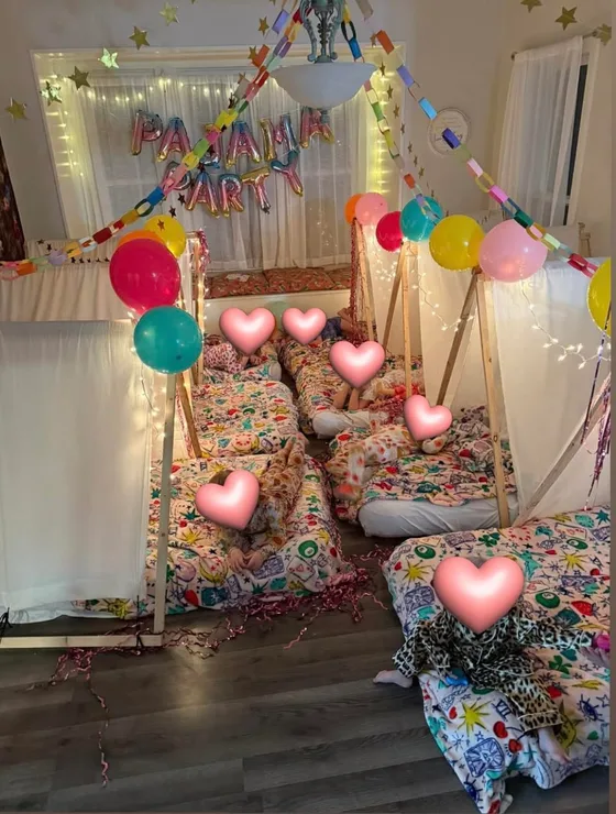 Sweetheart sleepover setup: Hearts, glow and a little bit of pink.
